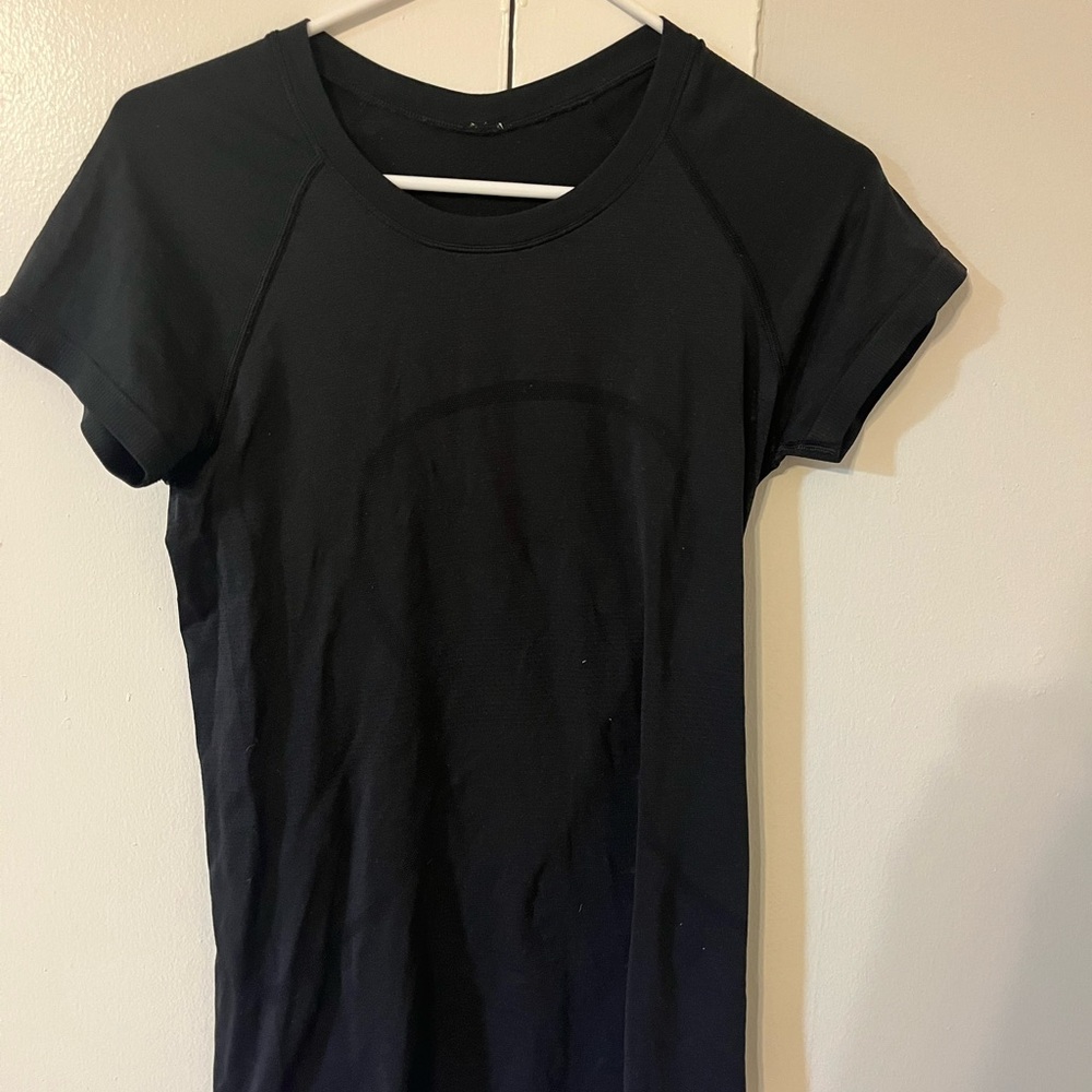 Black swiftly tech lululemon Top